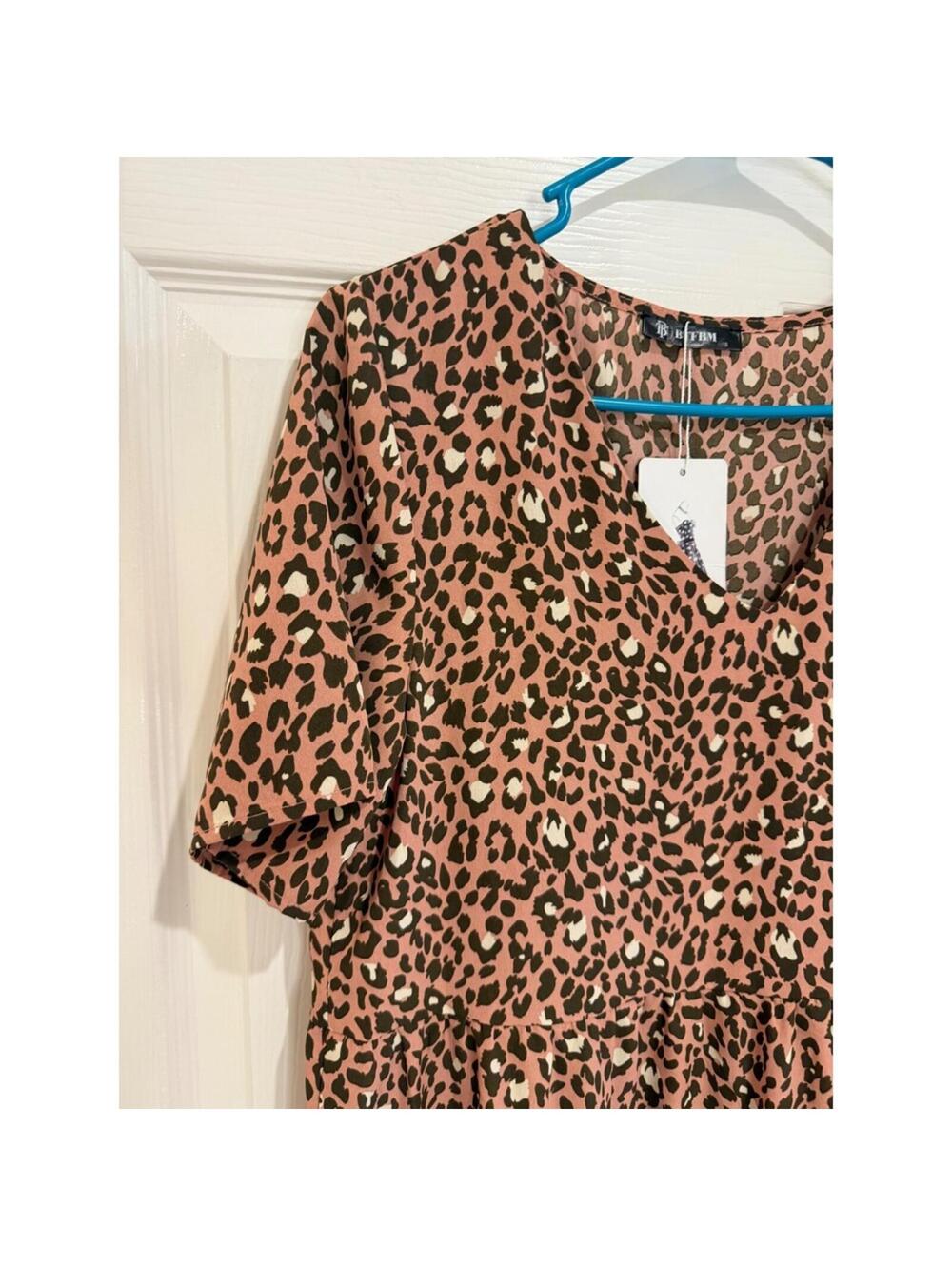 :)‎ BTBM Leopard Print V-Neck Short Sleeve Dress [COPY] - Picture 2 of 5